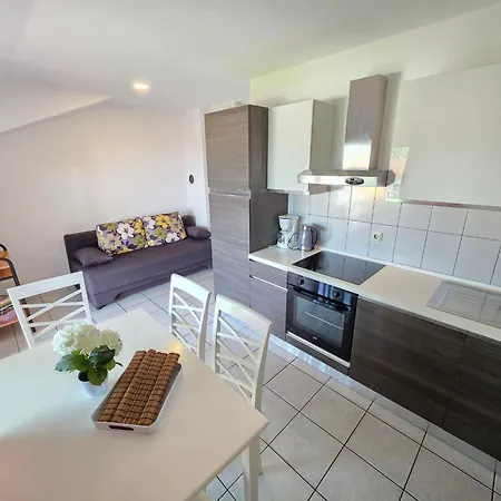 Fuer 4 Personen Mit Terrasse By Interhome קריקווניצה
