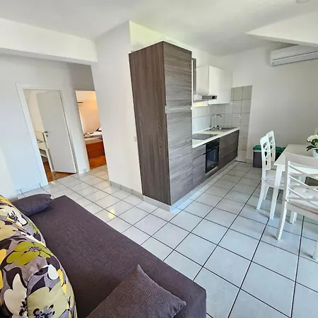 דירה Fuer 4 Personen Mit Terrasse By Interhome *