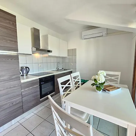 דירה Fuer 4 Personen Mit Terrasse By Interhome *