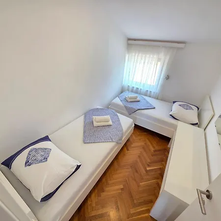 Fuer 4 Personen Mit Terrasse By Interhome קריקווניצה