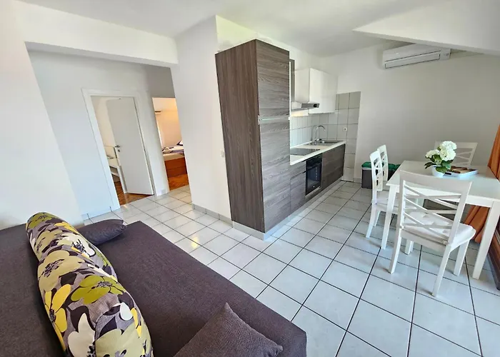 Apartment Fuer 4 Personen Mit Terrasse By Interhome *