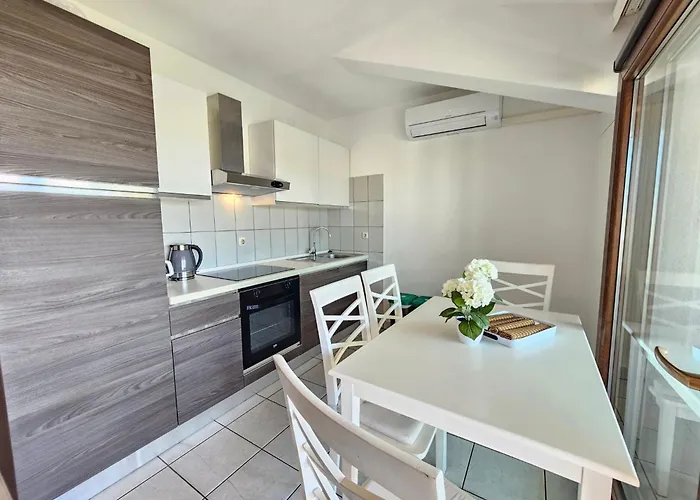 Apartment Fuer 4 Personen Mit Terrasse By Interhome *
