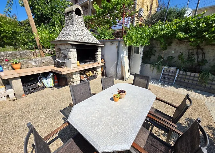 Apartment Fuer 4 Personen Mit Terrasse By Interhome *